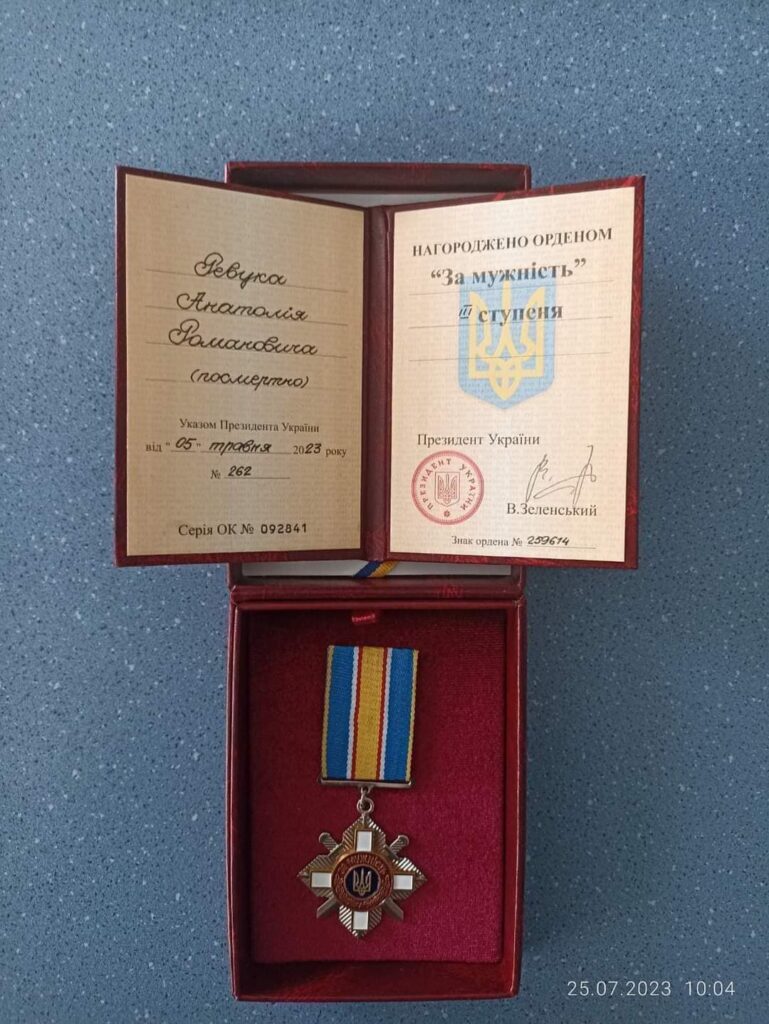 Ordenom-Za-muzhnist-nahorodzhenyy-Anatoliy-Revuk1-2