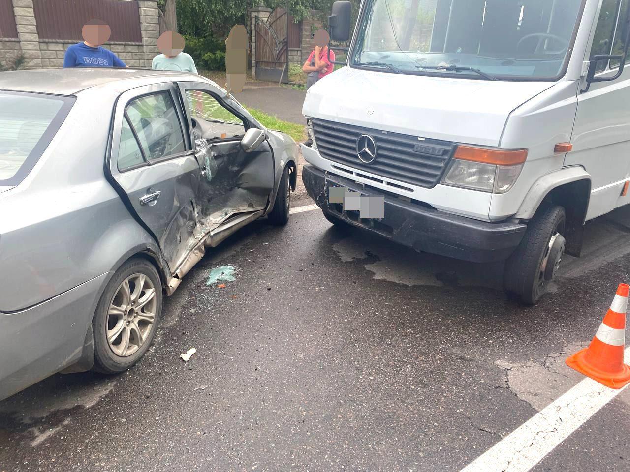 ДТП у Рівненському районі: водій автівки зазнав серйозних травм