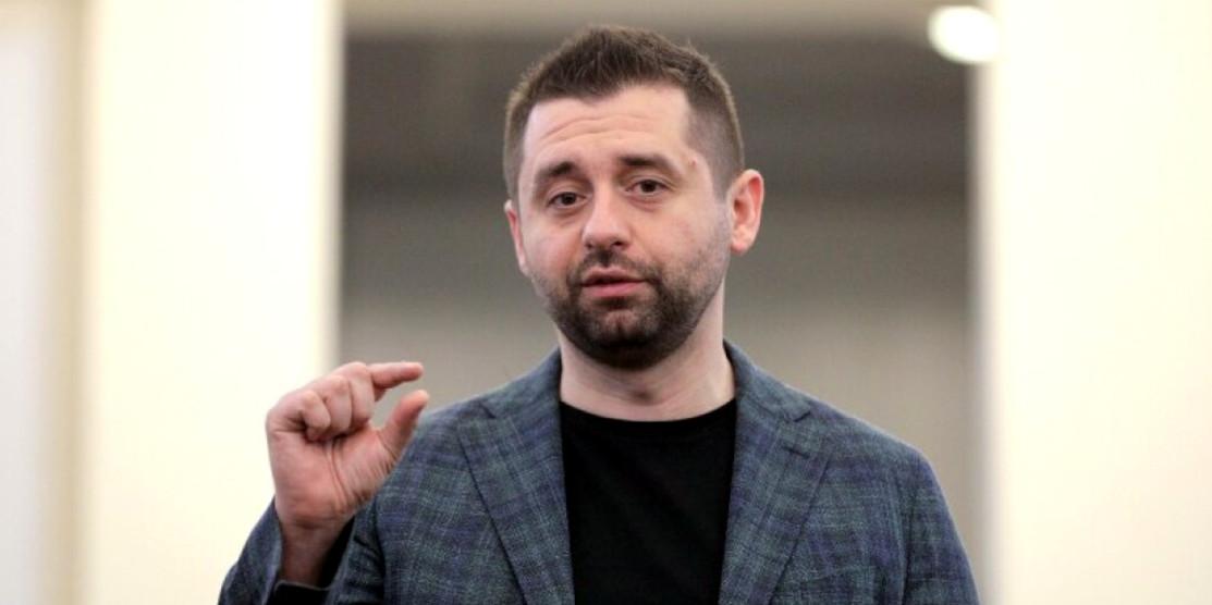 Арахамія звернувся з попередженням до мерів міст і місцевих чиновників через закупівлі та ремонти