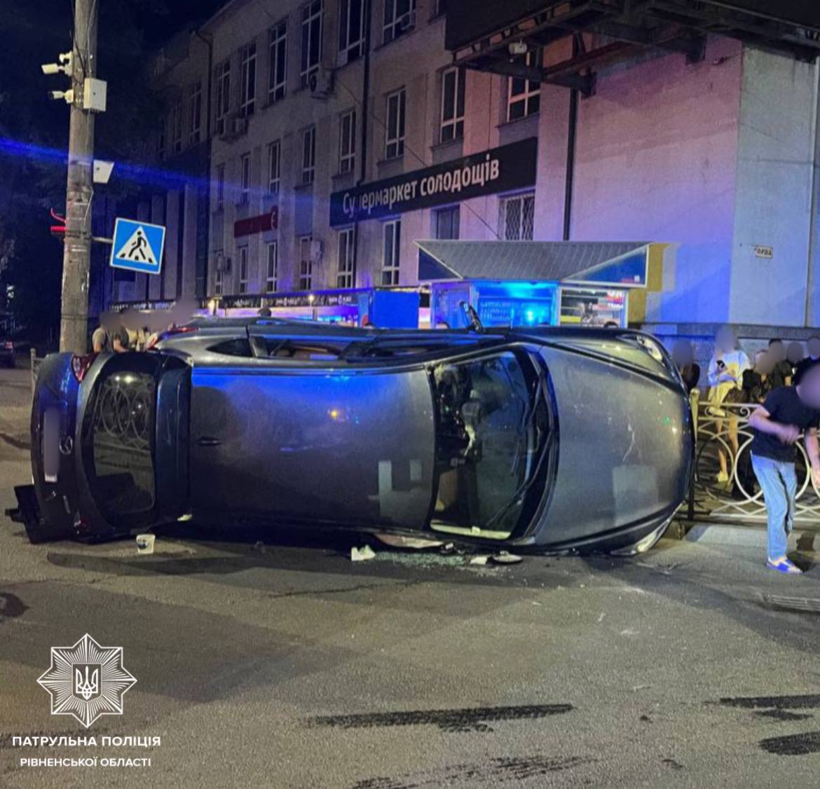 ДТП в центрі Рівного: автівка перекинулася на бік ДТП в центрі Рівного: автівка перекинулася на бік