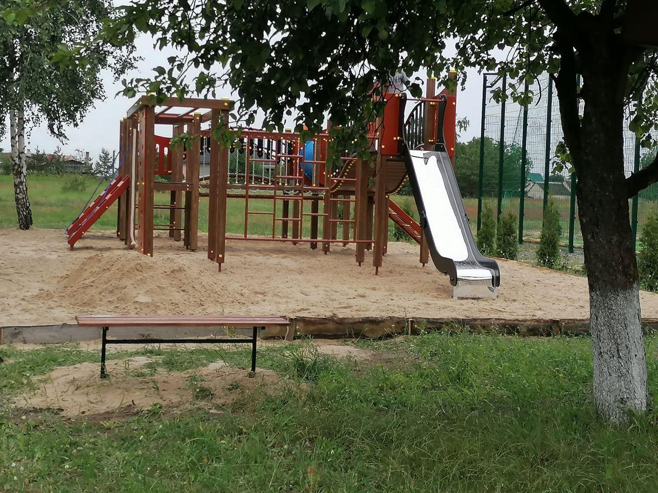 Дитячий майданчик на Рівненщині утримують родичі загиблих Героїв