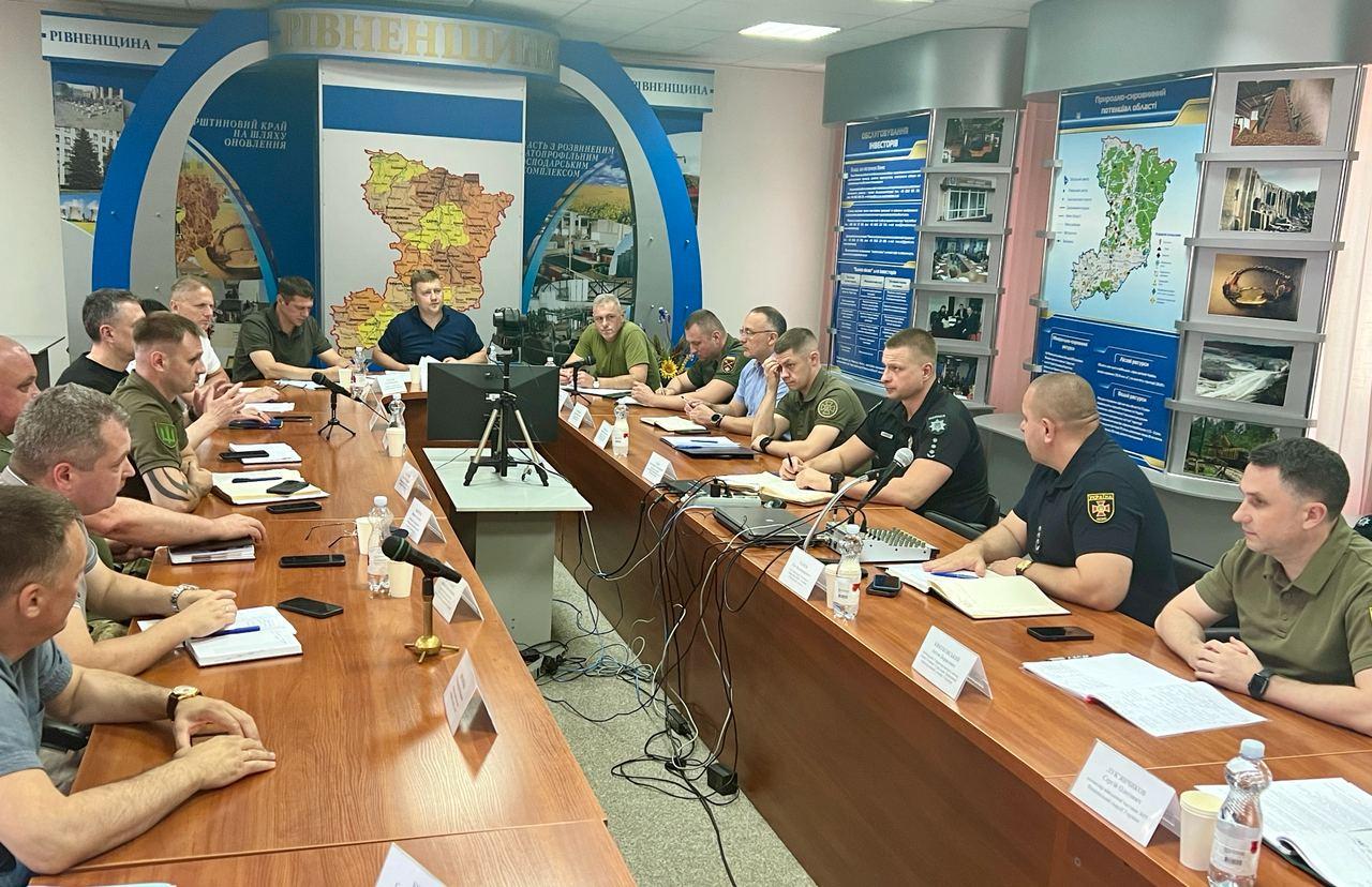 Укріплення кругової оборони Рівненщини обговорили на нараді керівників