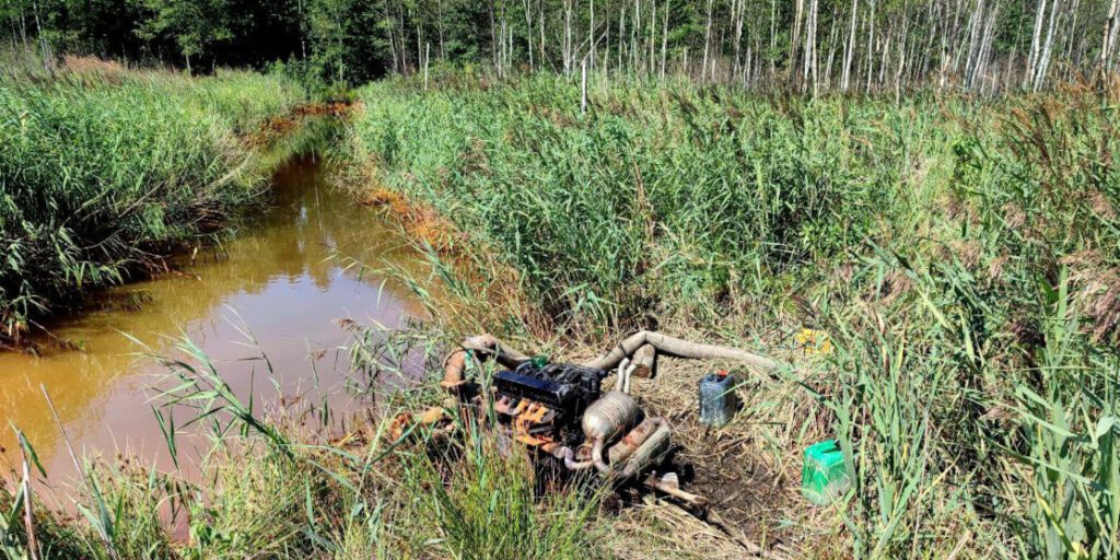 Одна з вилучених мотопомп.