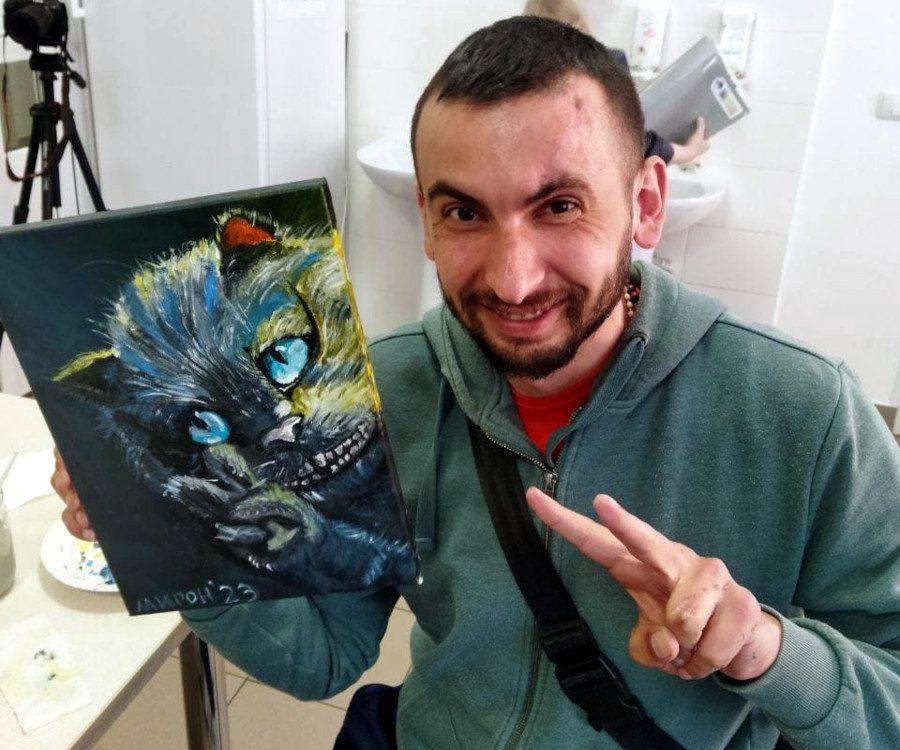 Руслан Кондратюк зі своєю картиною
