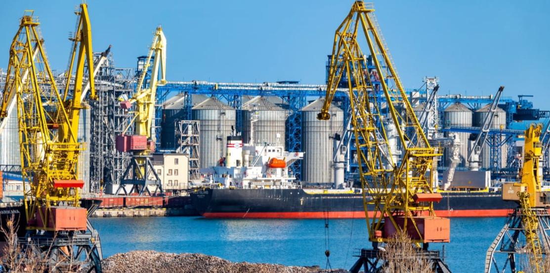 Причини атаки на порти: путін хоче самостійно продавати крадене в Україні зерно