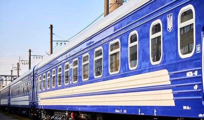 Рух потягу через Рівне відновлено