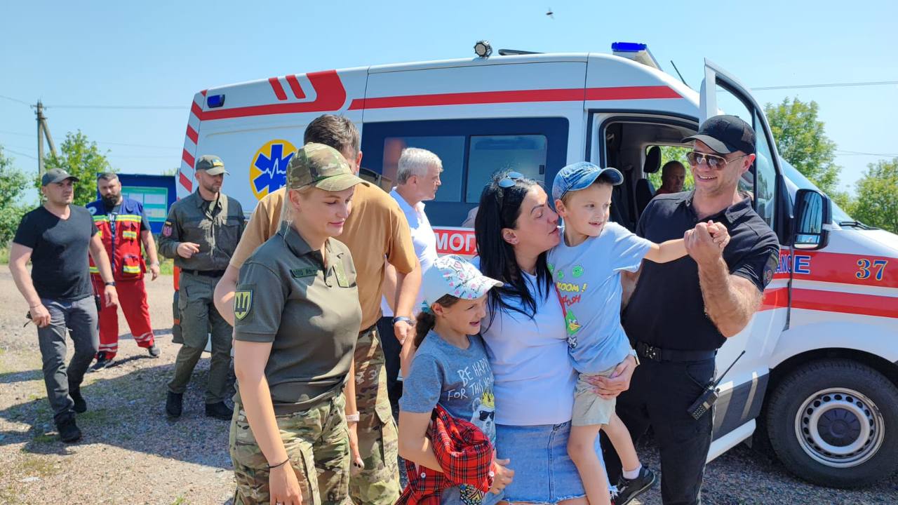 Викрадені росією українські діти повертаються додому