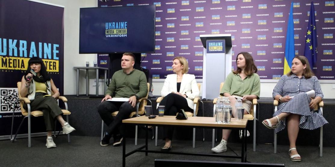 Дослідження: понад 8 мільйонів українців наразі перебувають за кордоном