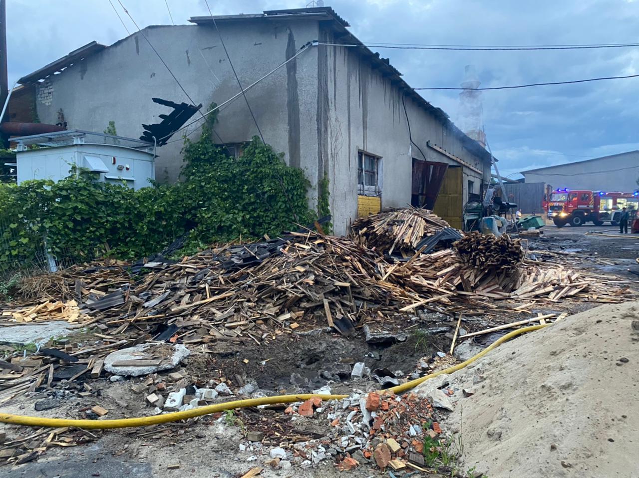 Вогнеборці ліквідували на Рівненщині пожежу нежилого будинку