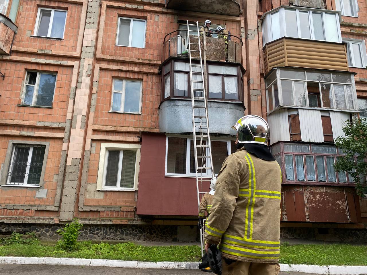 В Рівному вогнеборці врятували квартиру