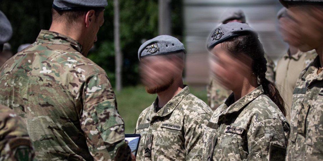 Уперше в Україні жінка-військова пройшла спецкурс виживання Сил спеціальних операцій