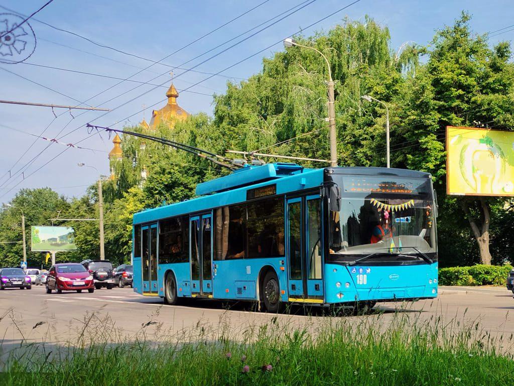 Через негоду у Рівному тимчасово змінили рух тролейбусів