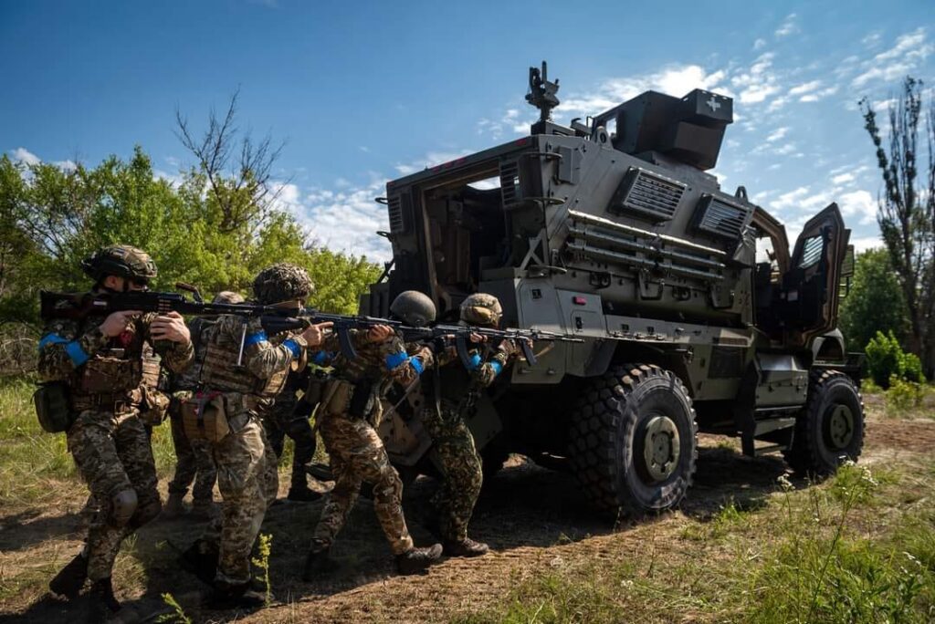 Українські військові.
