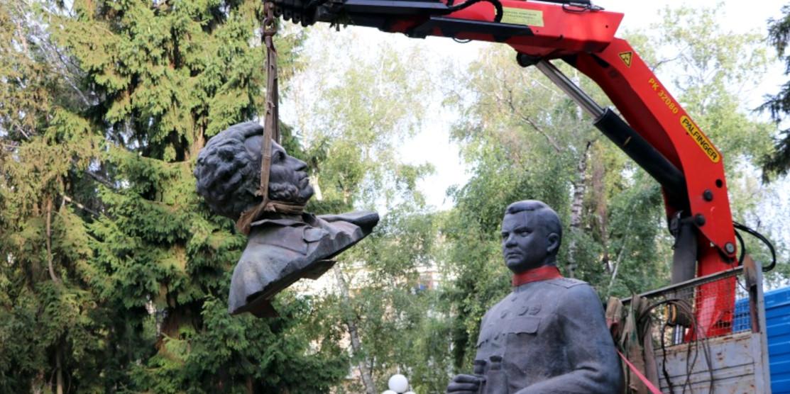 У Полтаві демонтували пам’ятники Олександру Пушкіну та Миколі Ватутіну У Полтаві демонтували пам’ятники Олександру Пушкіну та Миколі Ватутіну