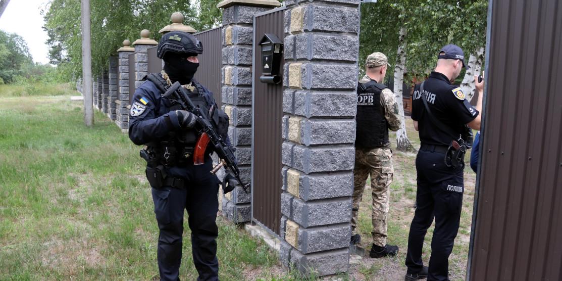 Канабіс, обладнання для видобутку бурштину й деревину вилучили поліцейські під час відпрацювання на Дубровиччині