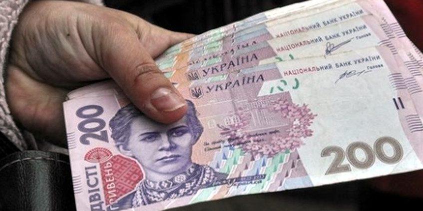Виплати продовжать не всім: Кабмін змінив порядок допомоги ВПО
