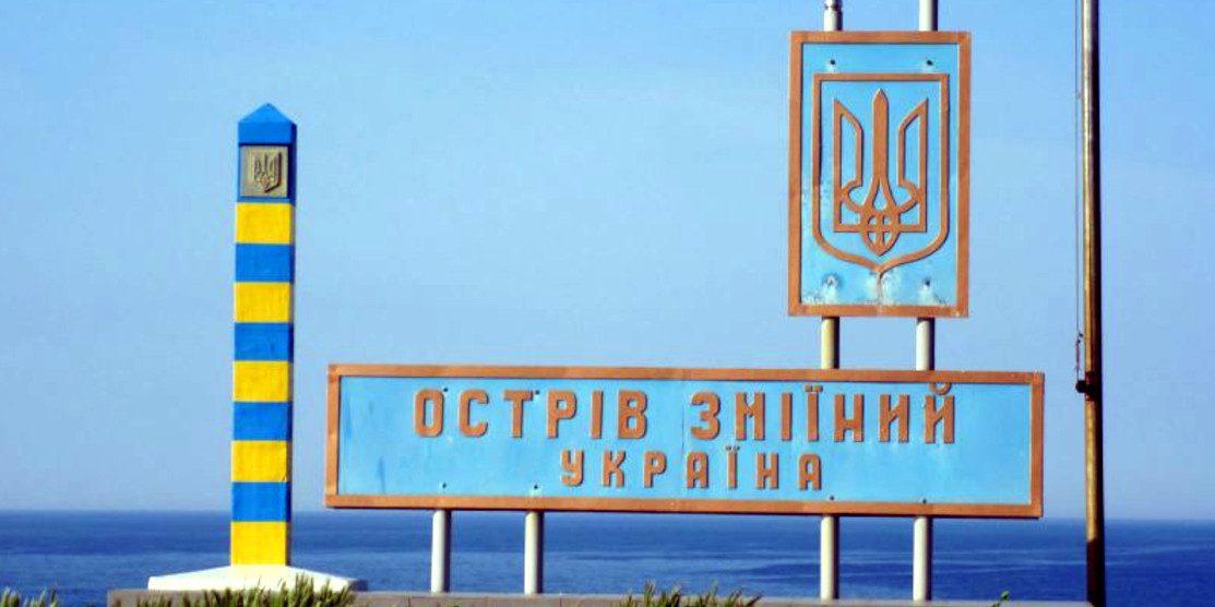 росіяни скинули фугасну бомбу на острів Зміїний