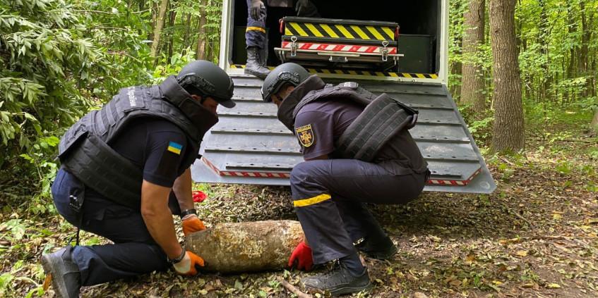 На Дубенщині піротехніки знищили боєприпаси часів війни