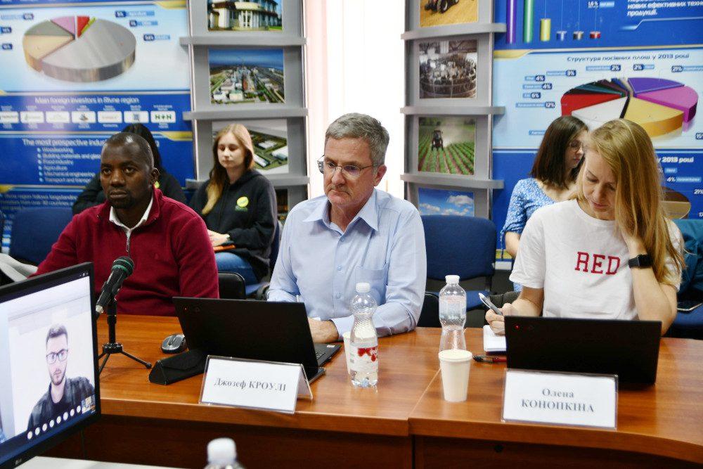 Під час зустрічі.