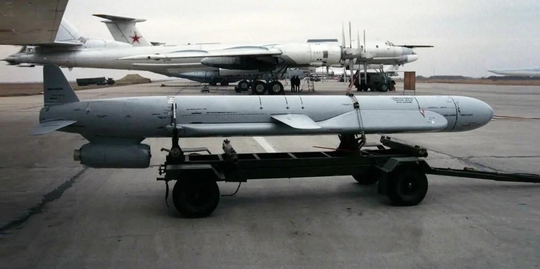 В арсеналі держави-агресора росії залишається 585 ракет з радіусом дії понад 500 кілометрів