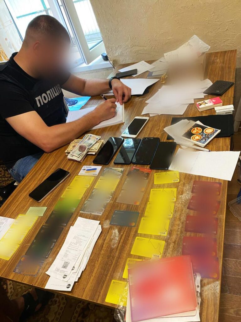 Кібершахраї привласнили понад 20 млн грн, пропонуючи автомобілі та квадрокоптери для Збройних Сил