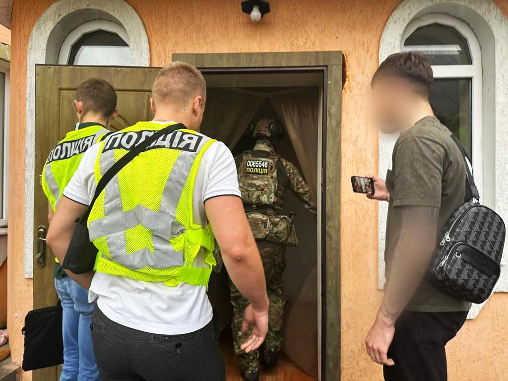 Кібершахраї привласнили понад 20 млн грн, пропонуючи автомобілі та квадрокоптери для Збройних Сил