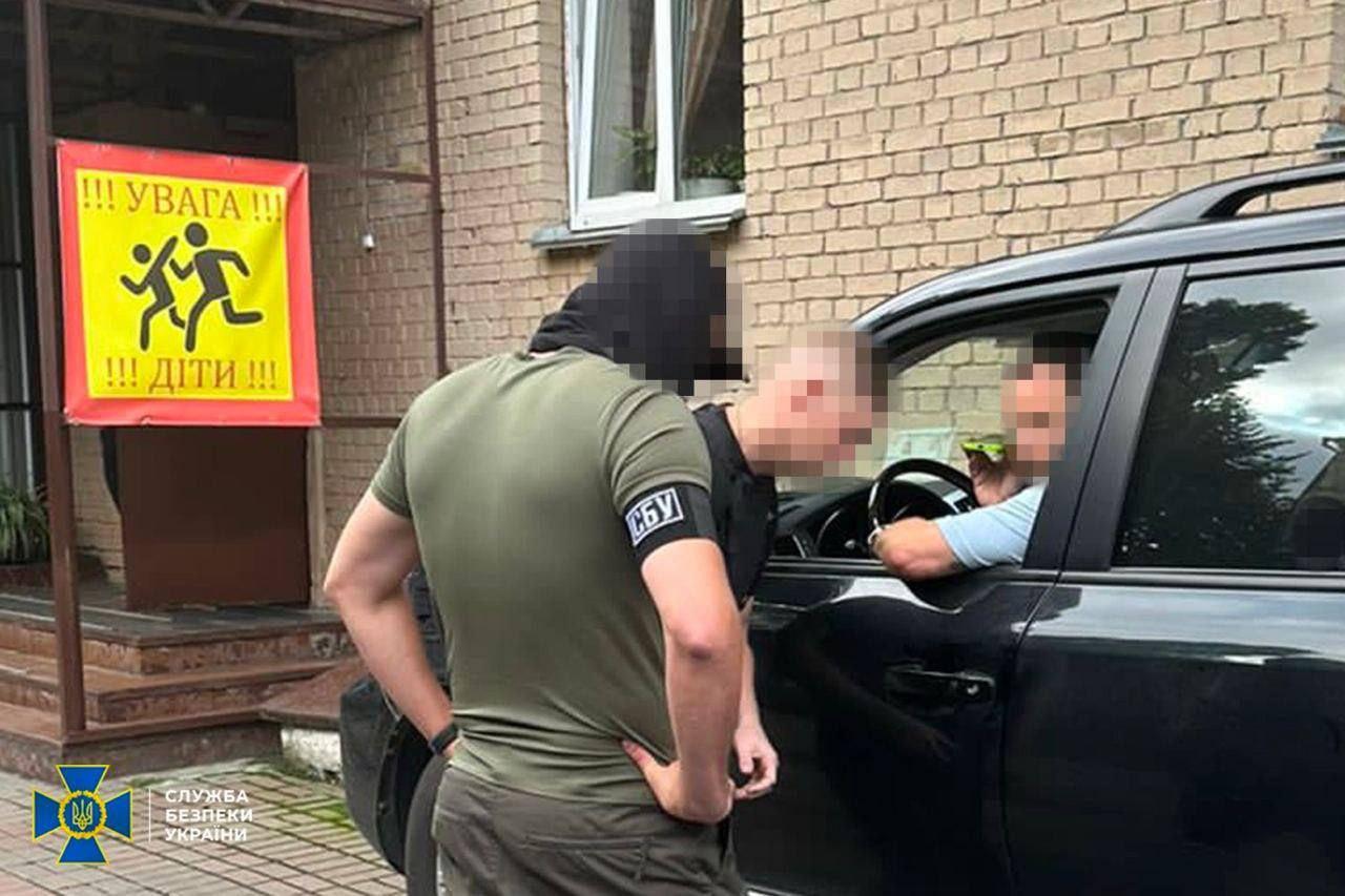 СБУ і ДБР проводять обшуки у нардепа, який підробив документи, перебуваючи за кордоном