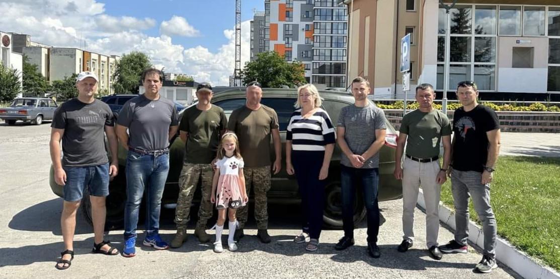 Волонтери з Вараша придбали автівку для ЗСУ