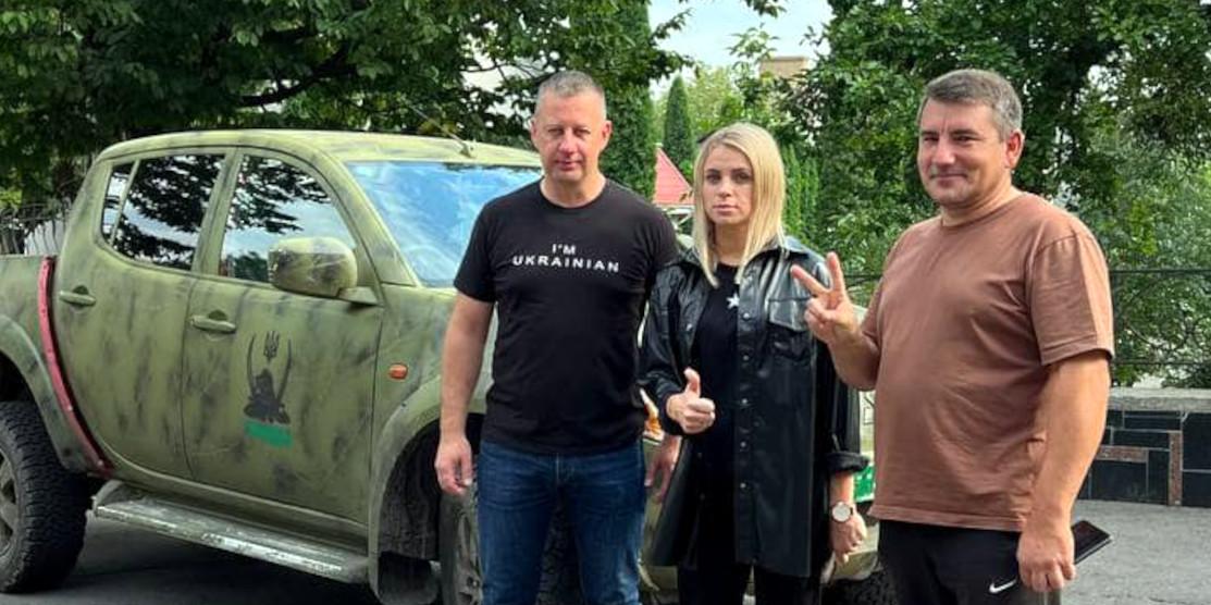 Віктор Шакирзян спільно з волонтерами передав чергове авто для ЗСУ