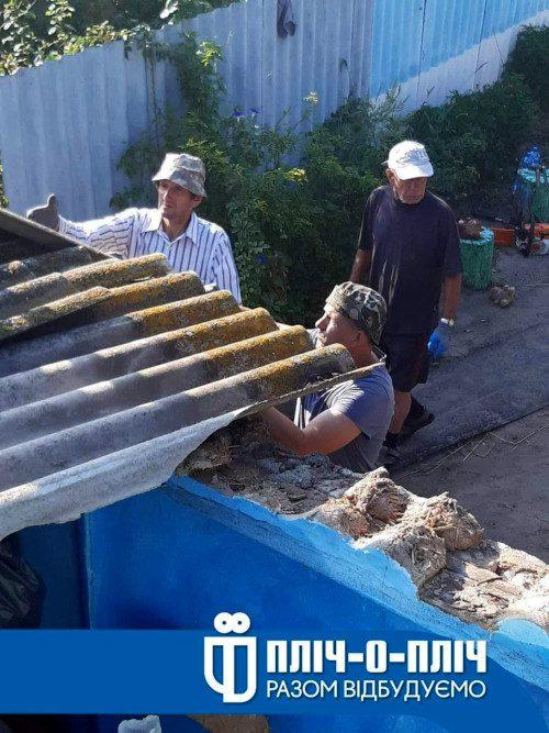 Працюють дубенські будівельники.