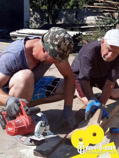 Працюють дубенські будівельники.