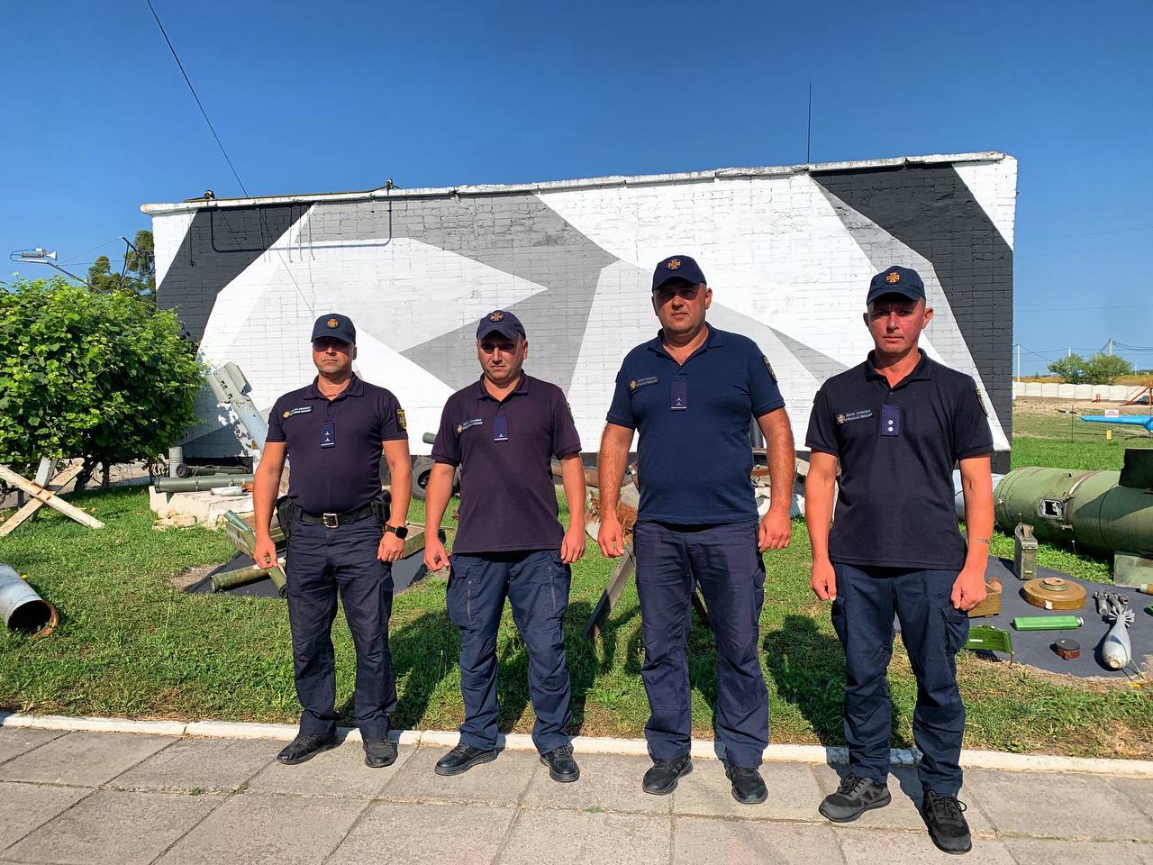 Рівненські піротехніки розміновували деокуповані території Миколаївщини