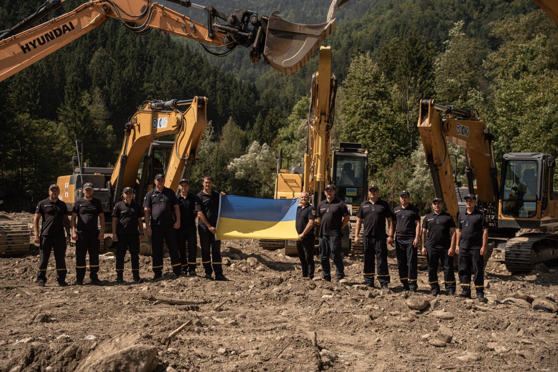 Українські рятувальники повертаються зі Словенії