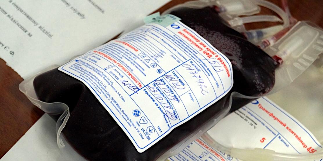 Бойовим медикам після підготовки дозволять переливати кров військовим