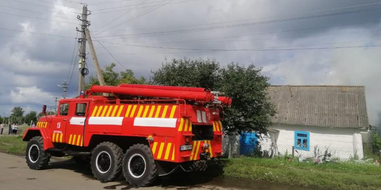 У Рівненському районі рятувальники ліквідували пожежу в приватному господарстві