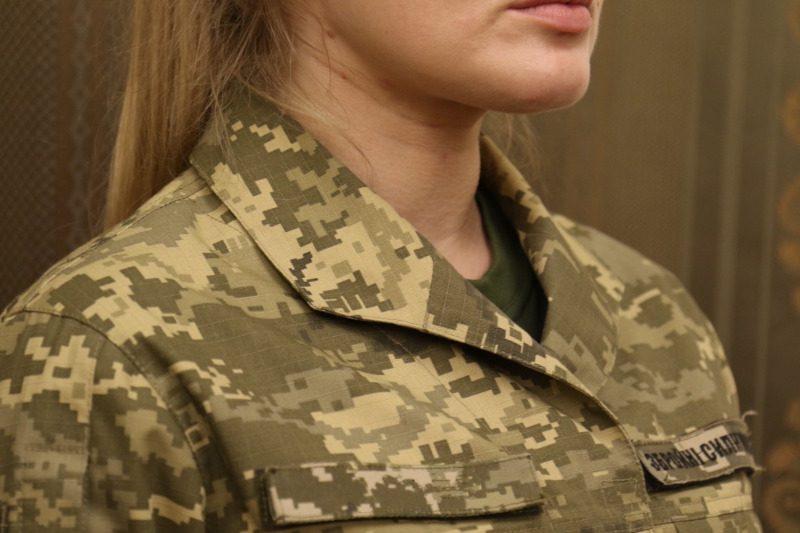 Літня жіноча форма ЗСУ.