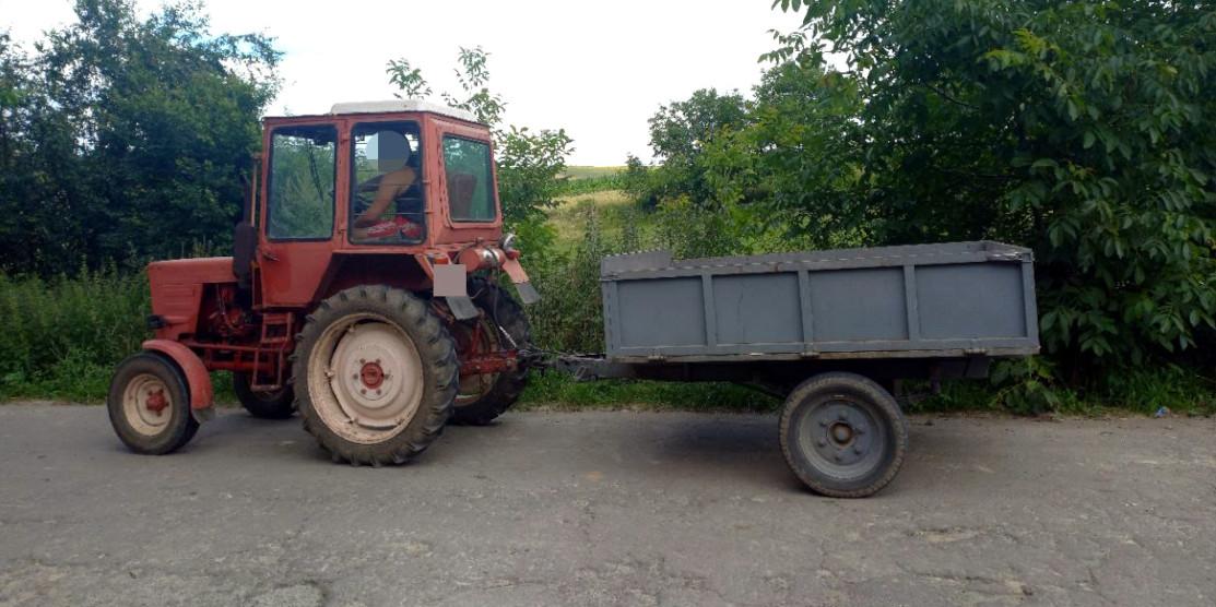 У Рівненському районі малолітній хлопчик травмувався впавши з тракторного причепа