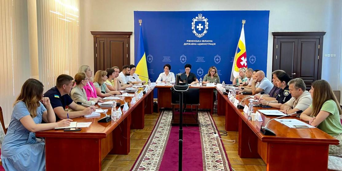 У Рівненській ОДА обговорили права дітей ВПО, допомогу та гуманітарні проєкти