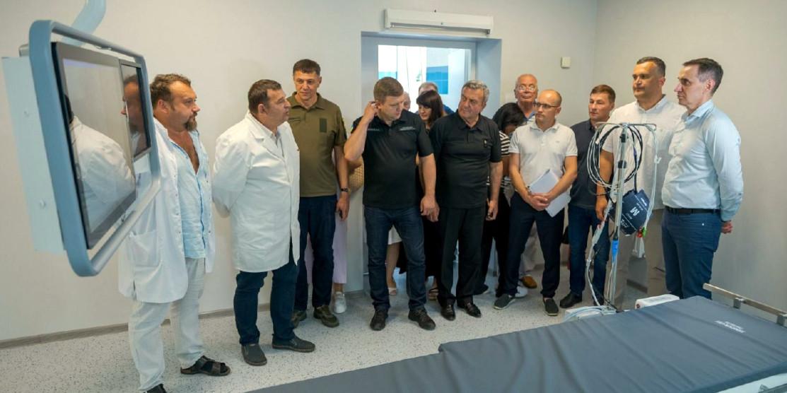 13 кисневих станцій, 23 монітори пацієнта, ангіограф та інше критично важливе обладнання отримали лікарні Рівненщини
