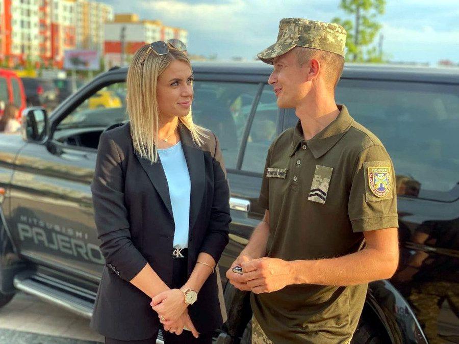 Депутатка Рівнеради Катерина Марчук і боєць Богдан.