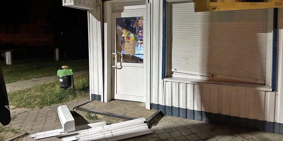 Вирішили випити ще та й пограбували магазин