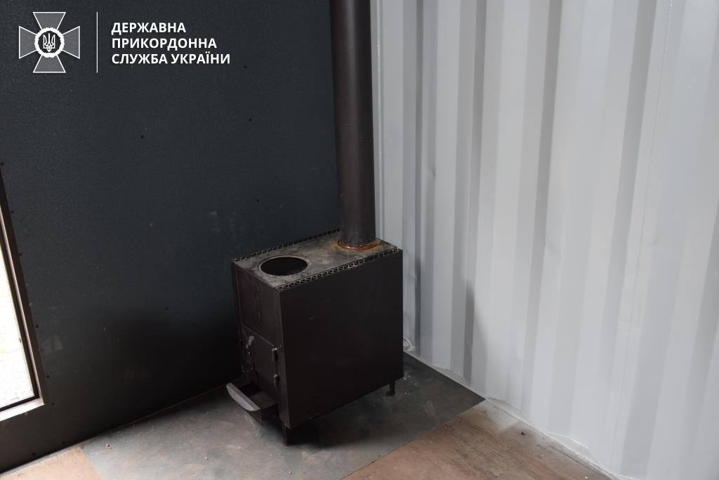Буржуйка в бліндажі.