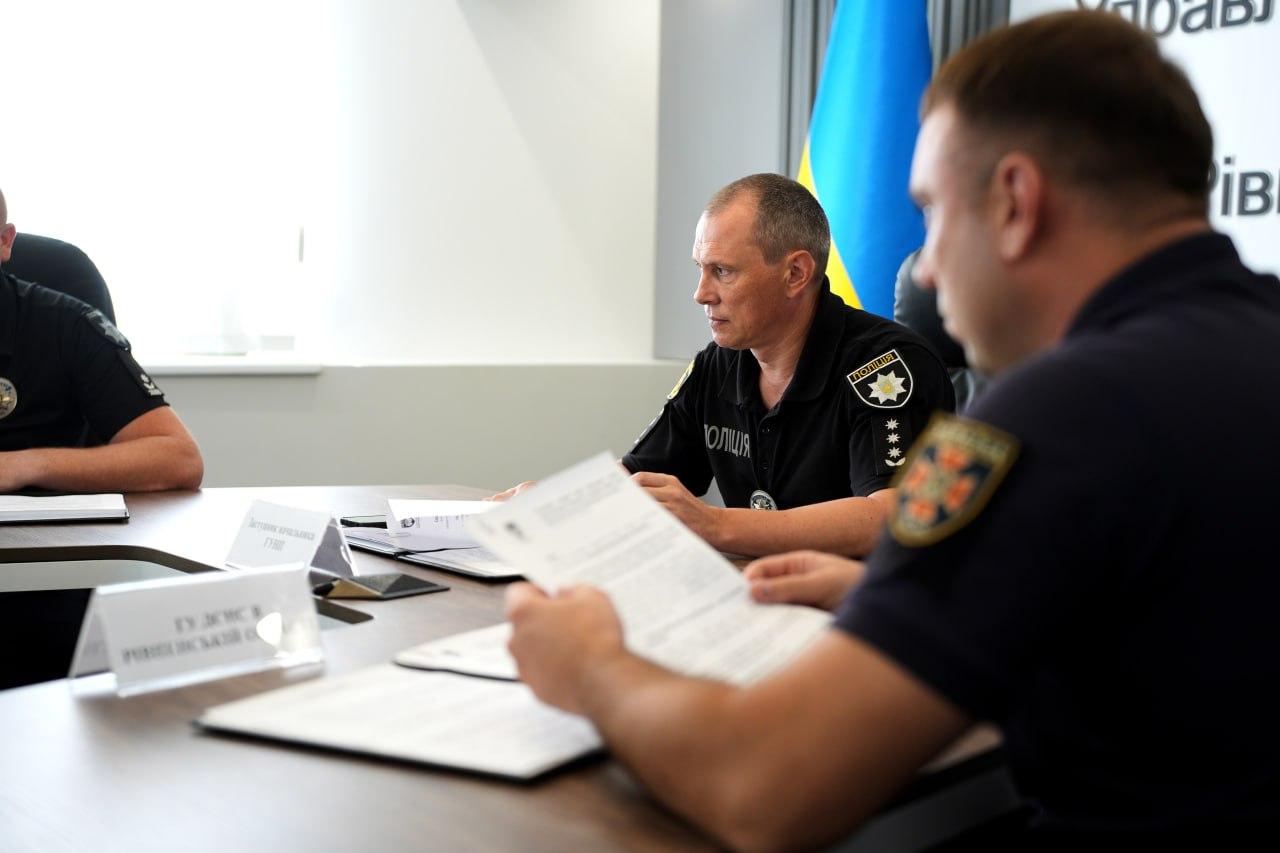 Поліція та рятувальники Рівненщини обговорили алгоритм дій при пожежі