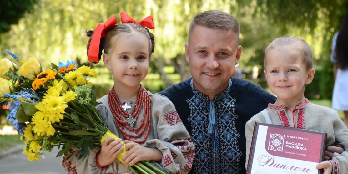 Міський голова Рівного вручив премію імені Василя Павлюка в галузі народного мистецтва»