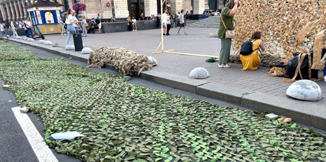 У столиці поновили рекорд України з плетіння найбільшої маскувальної сітки для ЗСУ