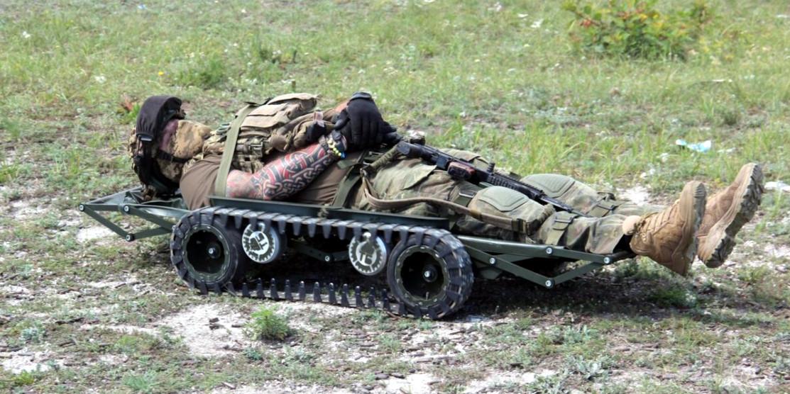 Війна технологій: на передовій з’явилися ноші для поранених, нести які не потрібно