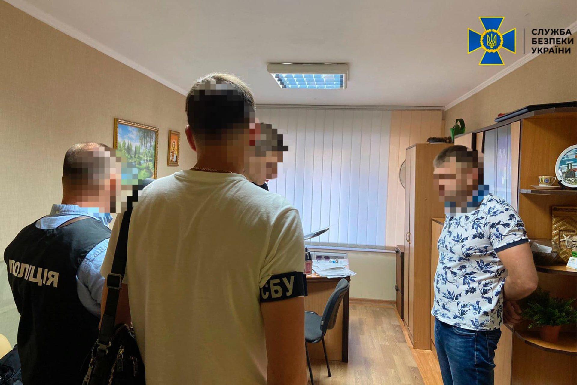За 500 євро переправляли чоловіків за кордон перевізники Рівненщини