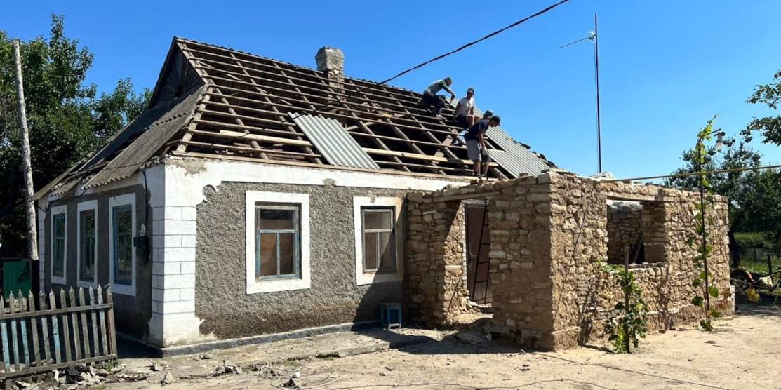 Волонтери з Рівненщини відновили 64% понівечених війною домівок у Кочубеївській громаді