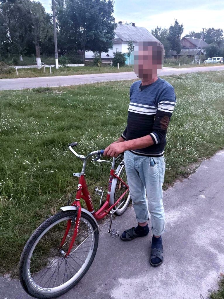 Крадій з велосипедом.