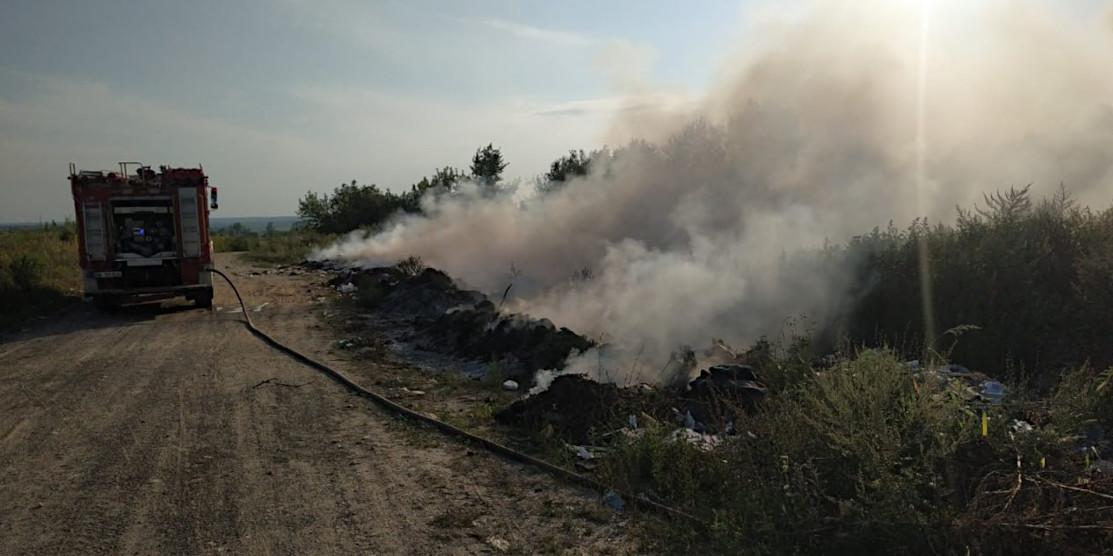 За добу рятувальники Рівненщини загасили п’ять загорянь будівельного сміття